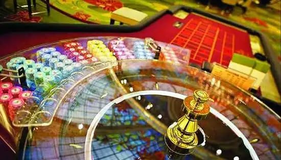 uuu8 မိုဘိုင်းအက်ပ် Android iOS ဒေါင်းလုဒ် ဖုန်းပေါ်မှ Slots Live Casino Sports ကစားခြင်း